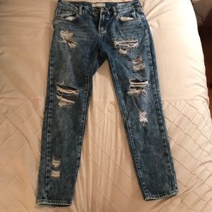Capri jean,, distressed.